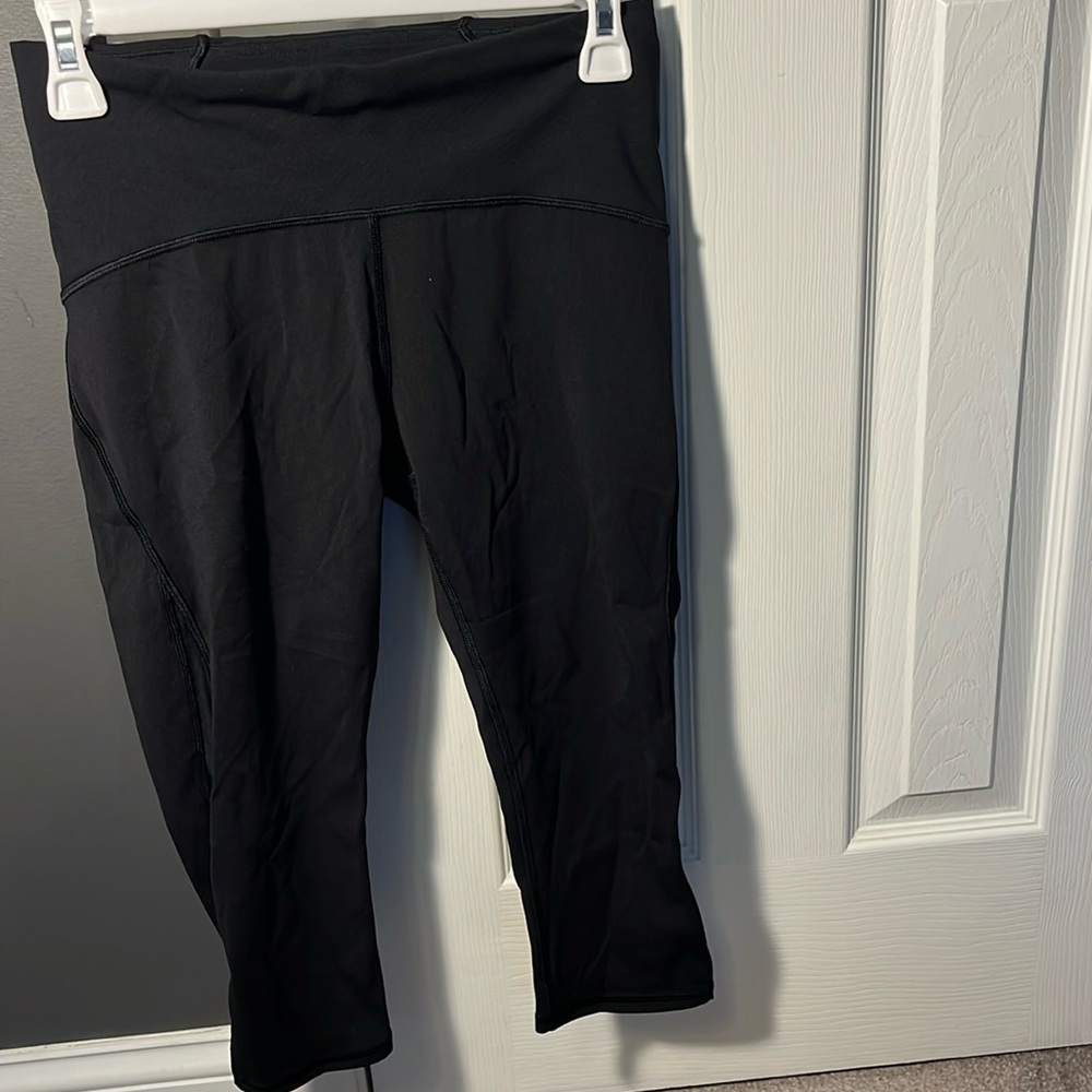 Size 8 LuluLemon 17” black